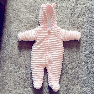 Wonder Nation Hooded foot in snow suit 6-9 month